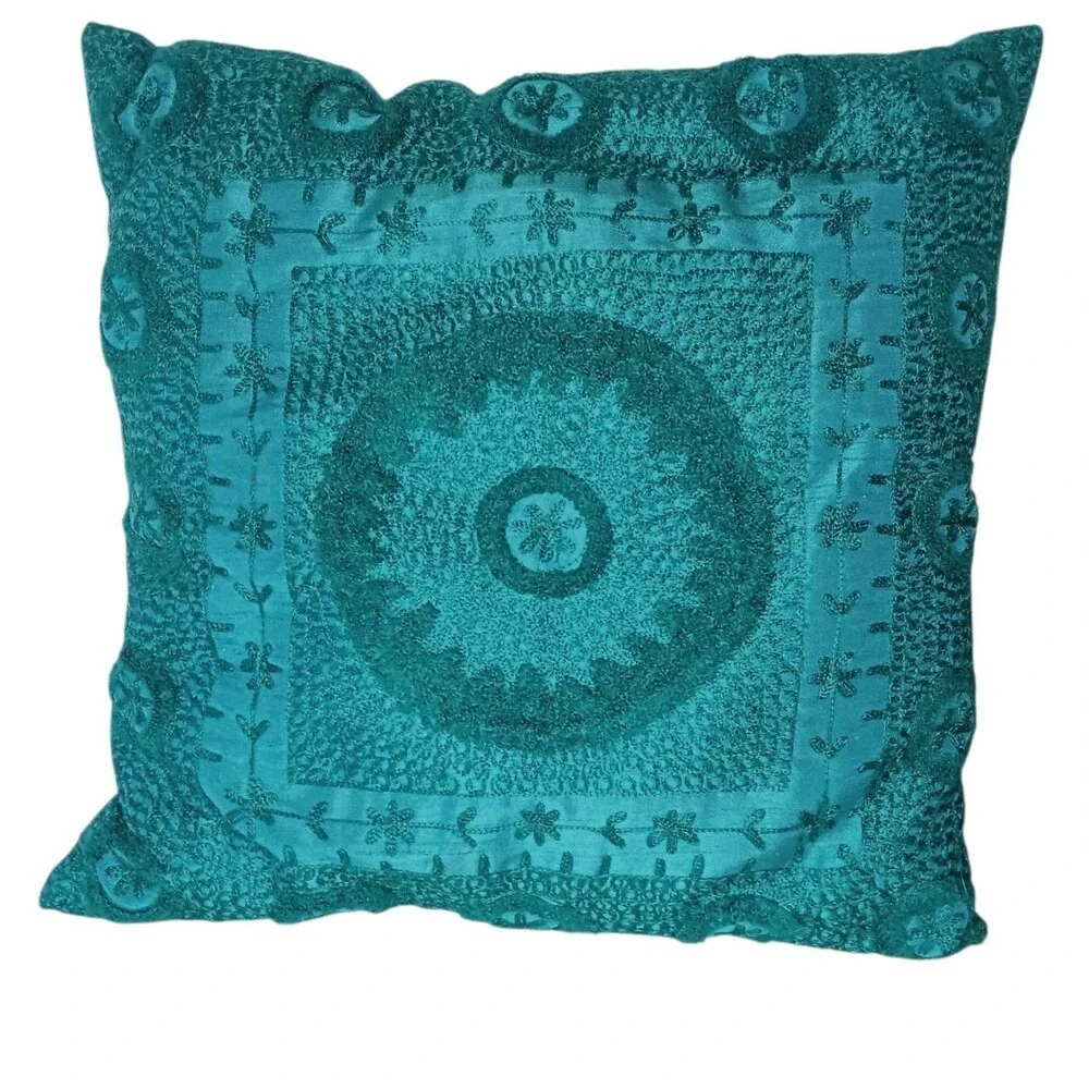 Set Of 2 Pier 1 Teal Throw Pillows With Textured Medallion Bohemian Design 18x18